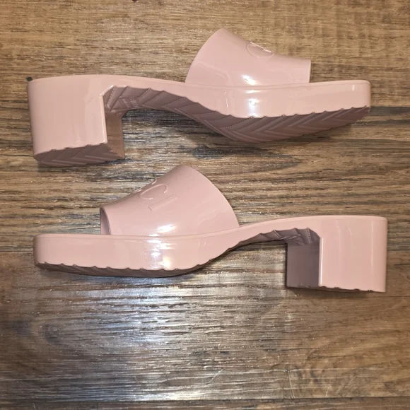 Gucci Women's Pink Slide Sandals - Picture 4 of 5